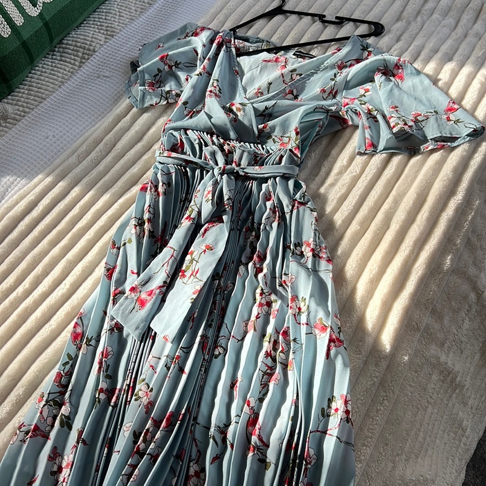 Pretty Little Thing Floral blue dress size 2
